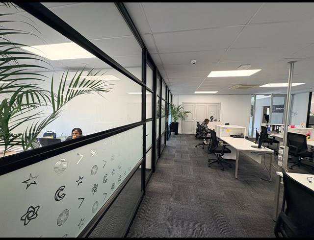 271M² OFFICE TO LET IN VORNA VALLEY